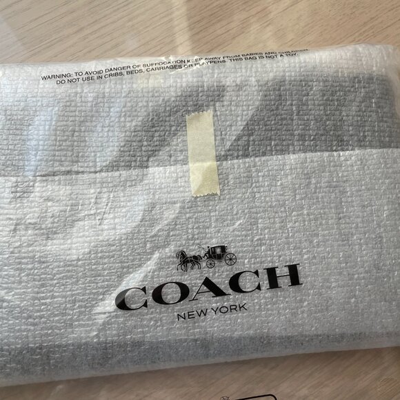COACH || Black Large Corner Zip Wristlet - NEW - Picture 4 of 6